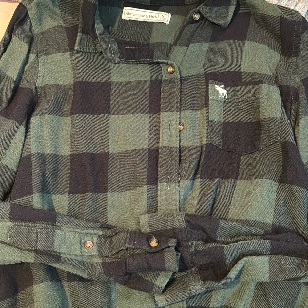 Flannel button down green and black Abercrombie